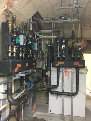 Installation chaufferie : Chaudière gaz condensation brûleur gaz modulant. Préparateur d’eau chaude 250 litres. Installation chaufferie : Chaudière gaz condensation brûleur gaz modulant. Préparateur d’eau chaude 250 litres.