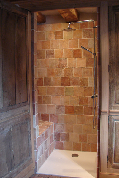 Aménagement douche à l’italienne intégrée dans Bâti ancien (18ème siècle) Aménagement douche à l’italienne intégrée dans Bâti ancien (18ème siècle)